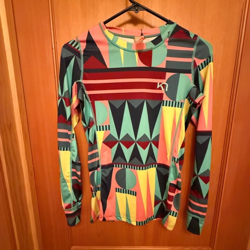 Kari Traa Vibrant Geometric Long Sleeve Tee